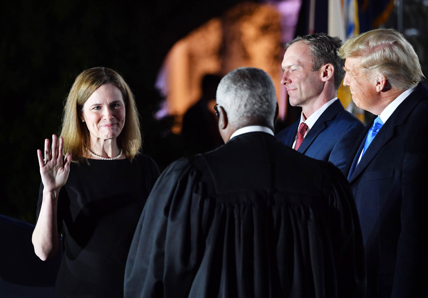 Pelantikan Hakim Agung Barrett yang Dicalonkan Trump