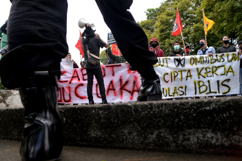 Mahasiswa Manado Tuntut Pembatalan UU Cipta Kerja 