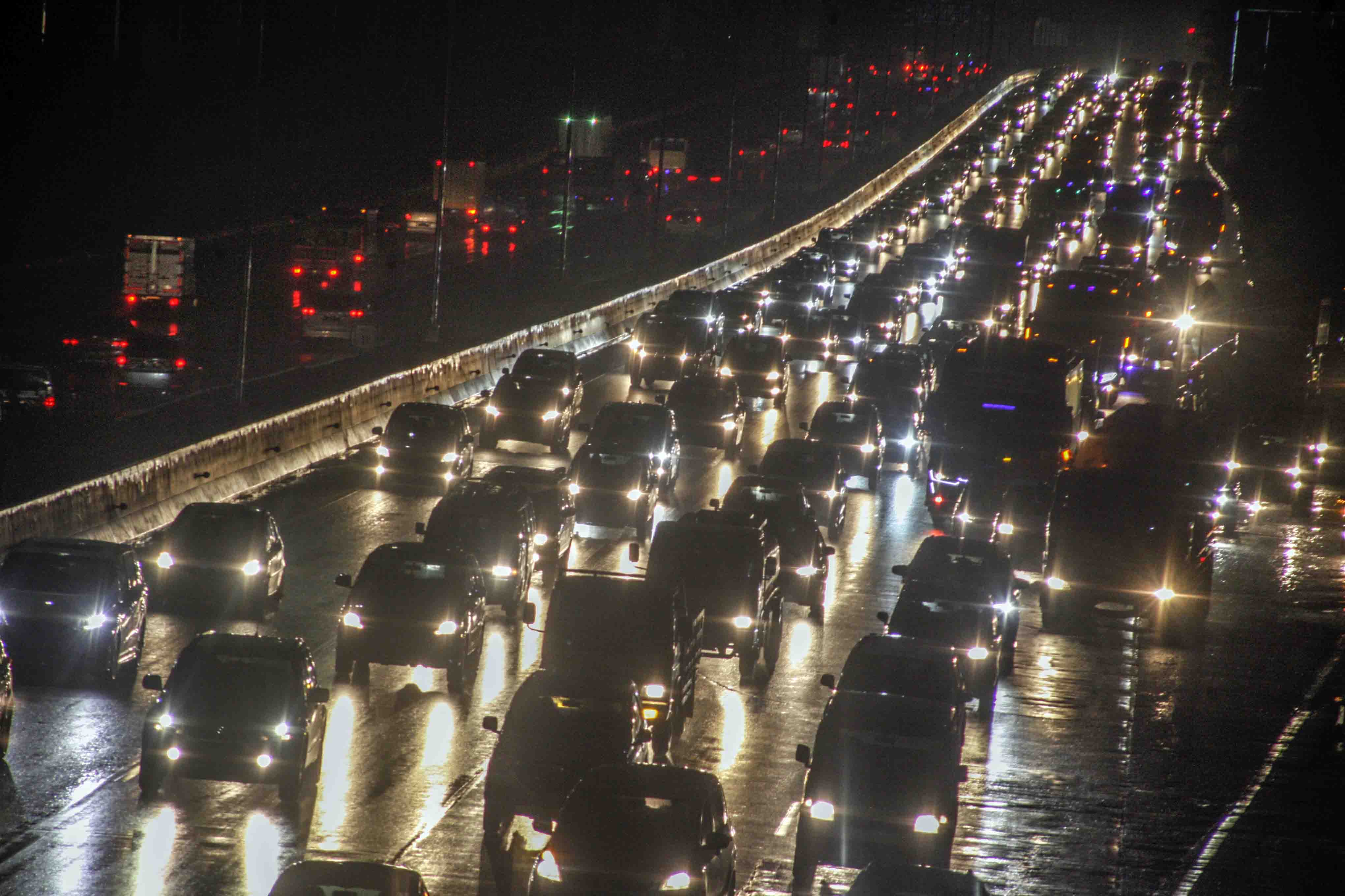 Kepadatan Kendaraan Tol Jagorawi Jelang Libur Panjang 