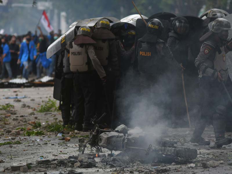 Unjuk Rasa Berlangsung Ricuh