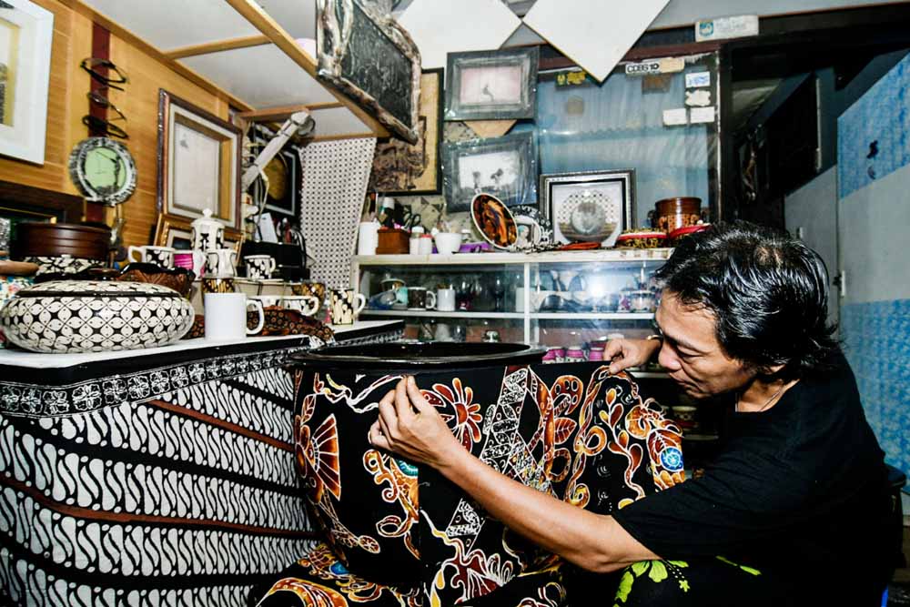Perajin Batik Rekat Bertahan