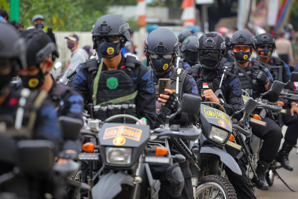 Brimob Menyekat Buruh di Perbatasan Tangerang 