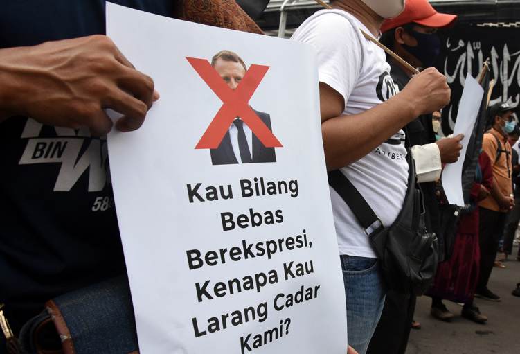 Aksi Mengecam Presiden Prancis Berlanjut 