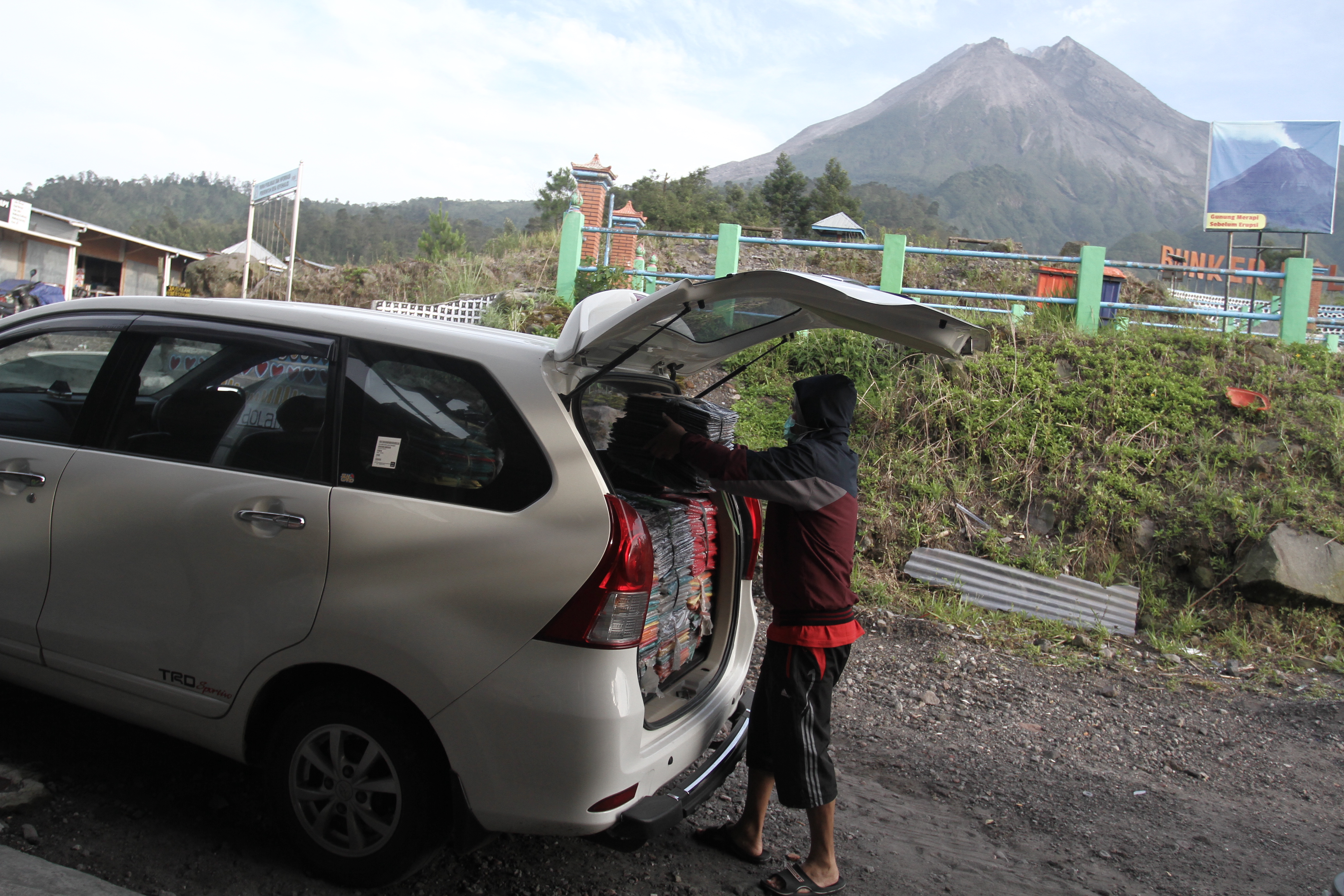 Status Gunung Merapi  Siaga, Pedagang Mulai Berkemas