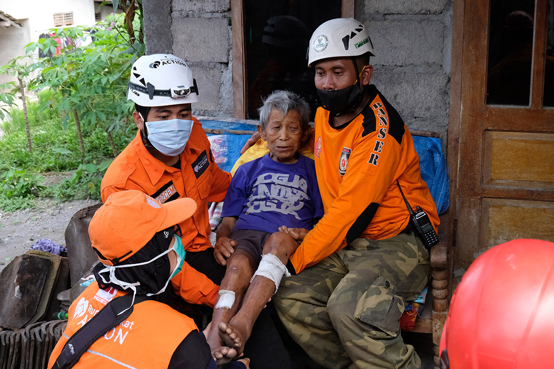 Evakuasi Warga di Lereng Gunung Merapi