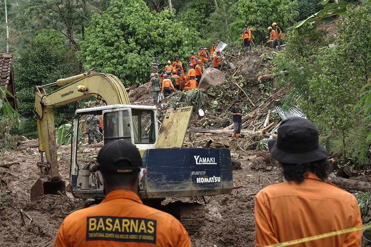 Pencarian Korban Longsor Banyumas