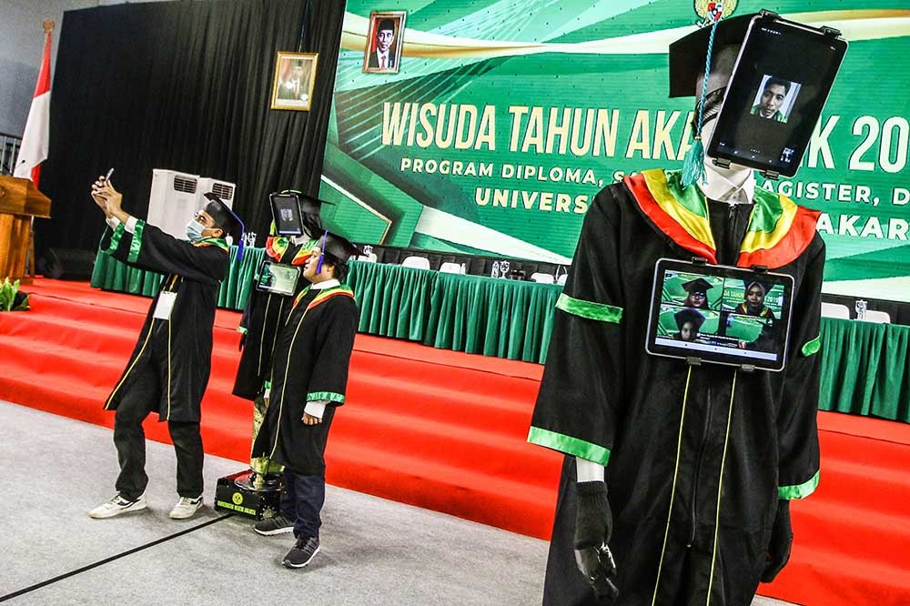 Wisuda Teknologi Robot