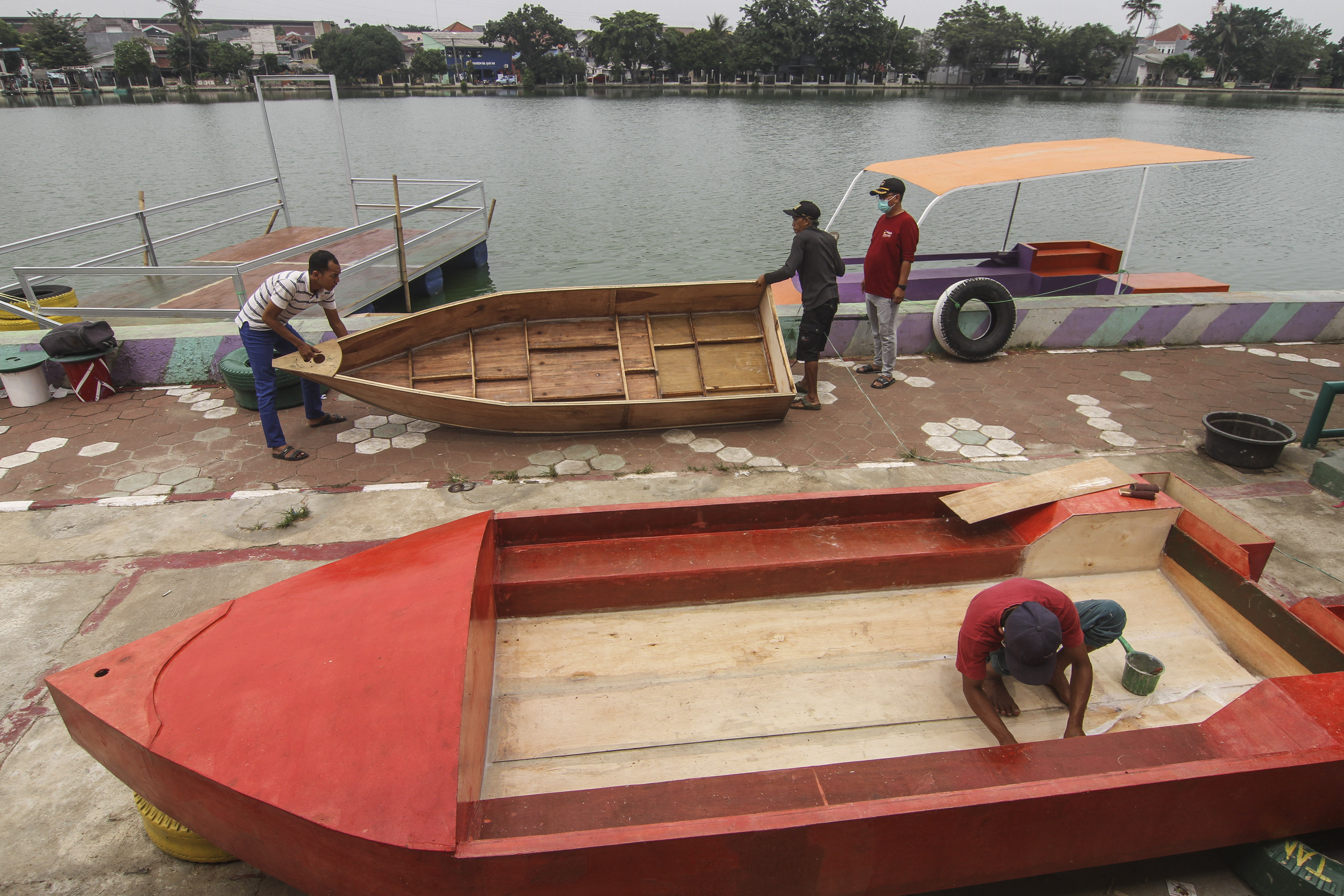 Pembuatan Perahu di Situ Rawa Besar Depok
