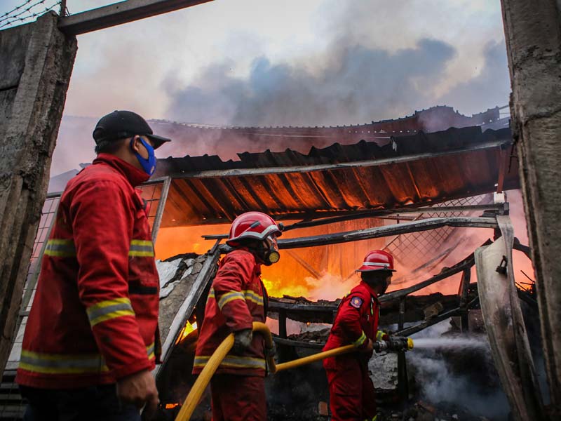 Kebakaran Pabrik Gorden Di Tangerang