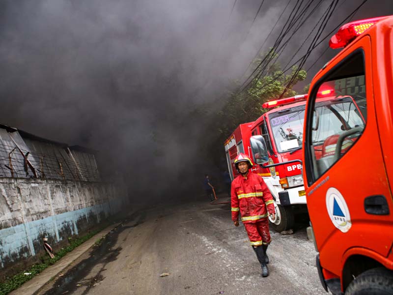 Kebakaran Pabrik Gorden Di Tangerang