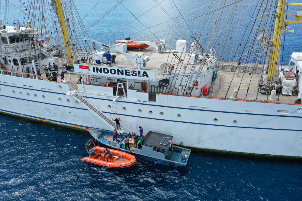 Bakti Sosial Bima Suci ke Pos TNI AL di Pulau Laut 