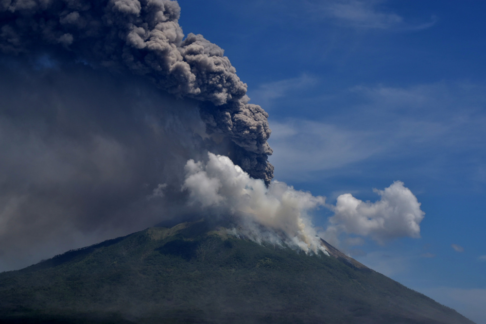 Erupsi Gunung Api Lewotolok di Lembata 