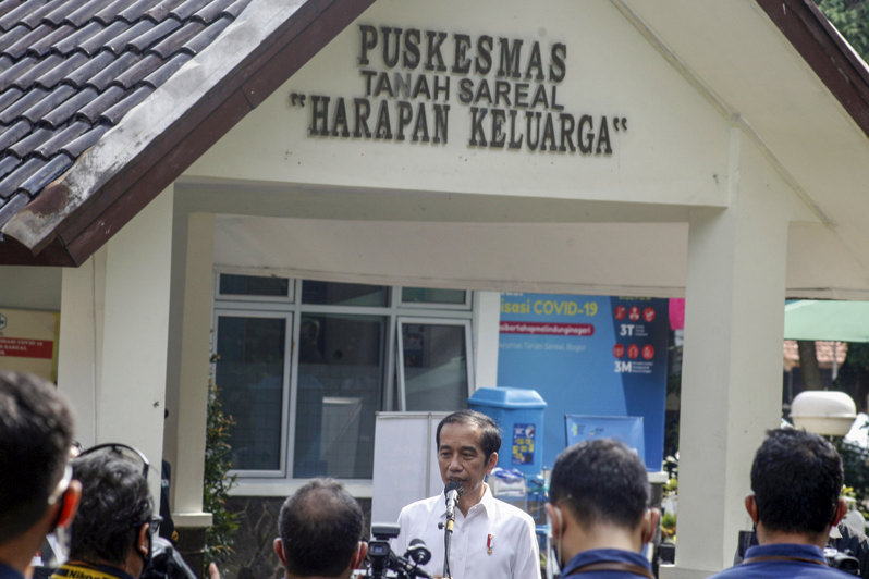 Presiden ke Puskesmas Tinjau Simulasi Vaksinasi Covid-19 