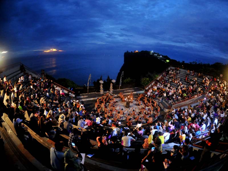 Tari Kecak Uluwatu Dibuka Kembali