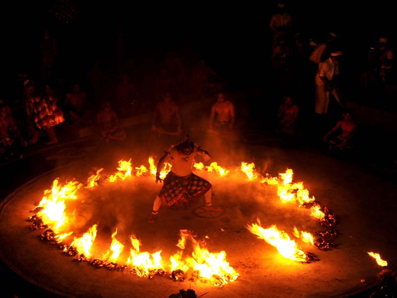 Tari Kecak Uluwatu Dibuka Kembali