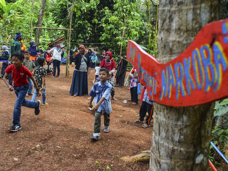 Melestarikan Permainan Tradisional