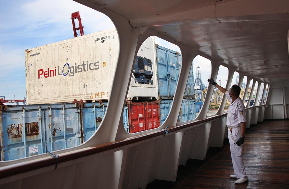Adaptasi Kebiasaan Baru Layanan di Kapal PT Pelni