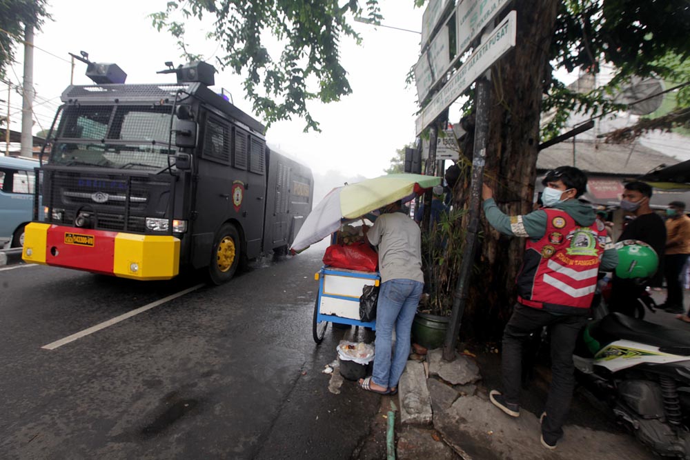 Kawasan Petamburan Disemprot Disinfektan