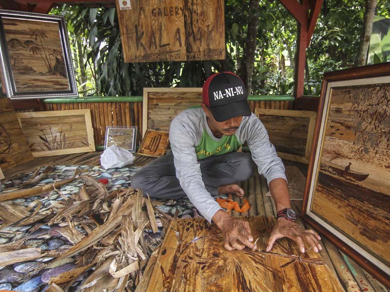 Lukisan Dari Pelepah Pisang
