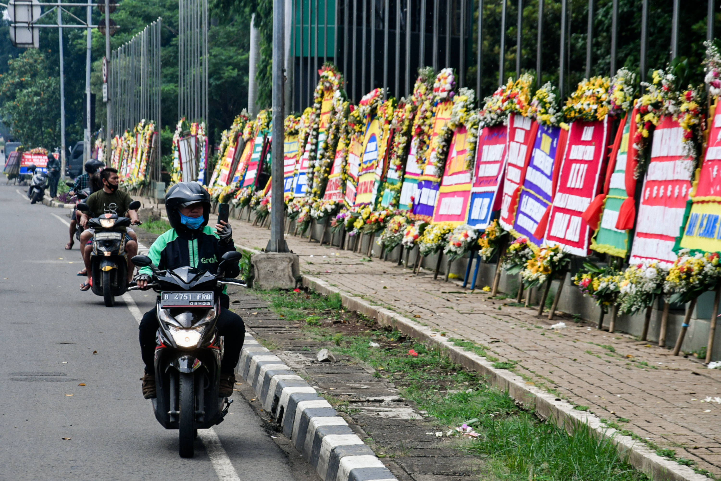 Karangan Bunga Dukungan Kepada Kodam Jaya