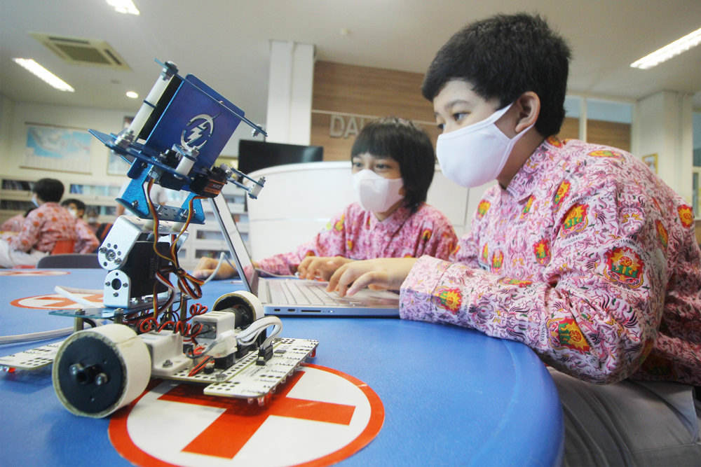 Juara Kompetisi Robot Internasional 