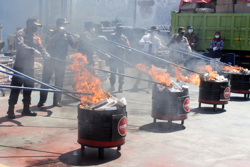 Pemusnahan 7,5 Juta Batang Rokok Ilegal 