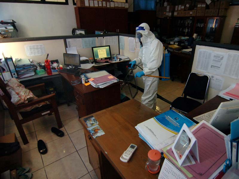 Penyemprotan Cairan Disinfektan