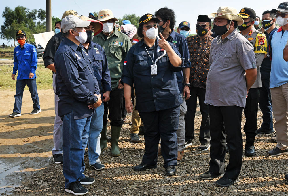 Menteri LHK Tanam Bakau di Serang 
