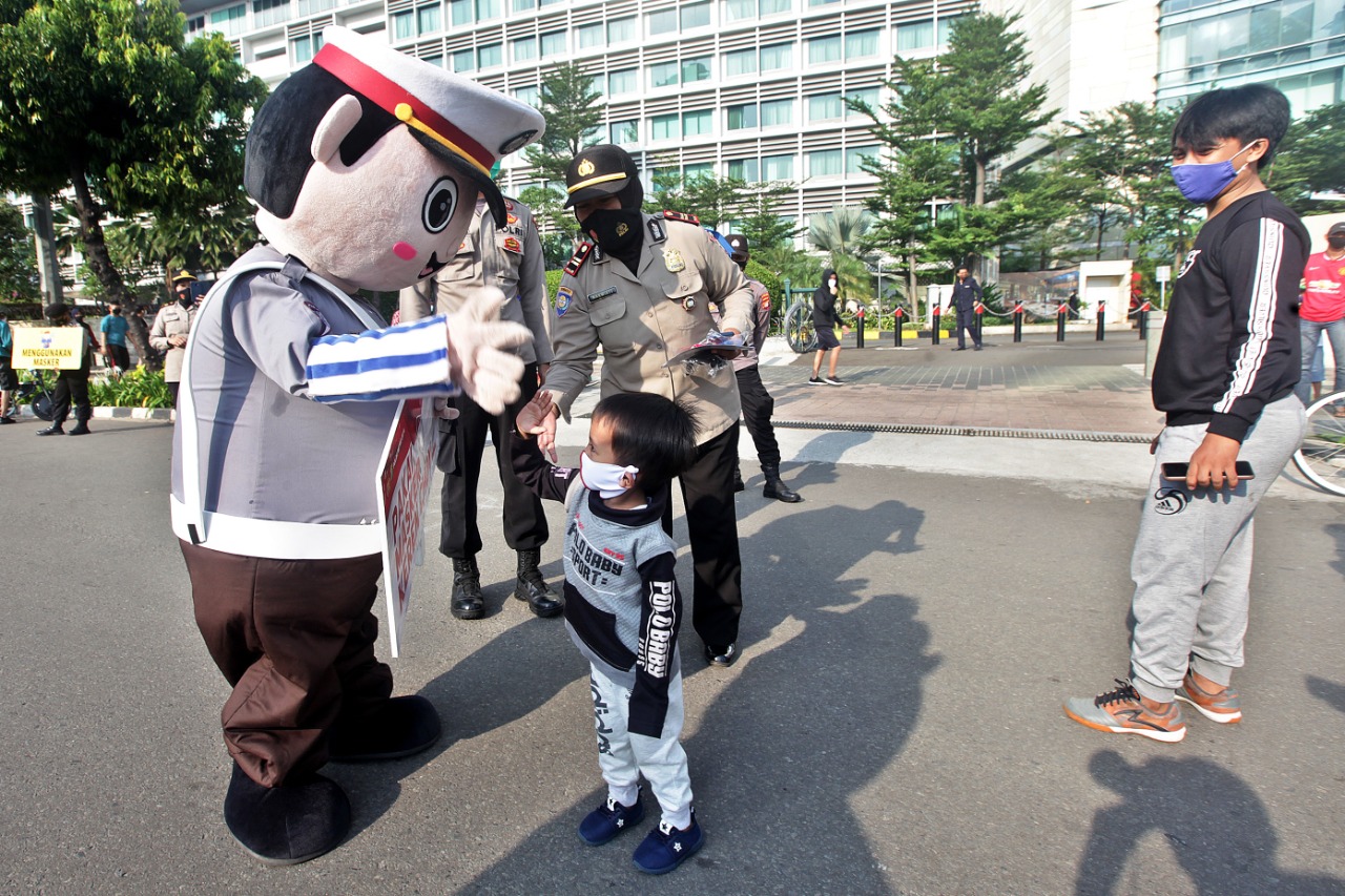 Sosialisasi Pengunaan Masker dan Cuci Tangan