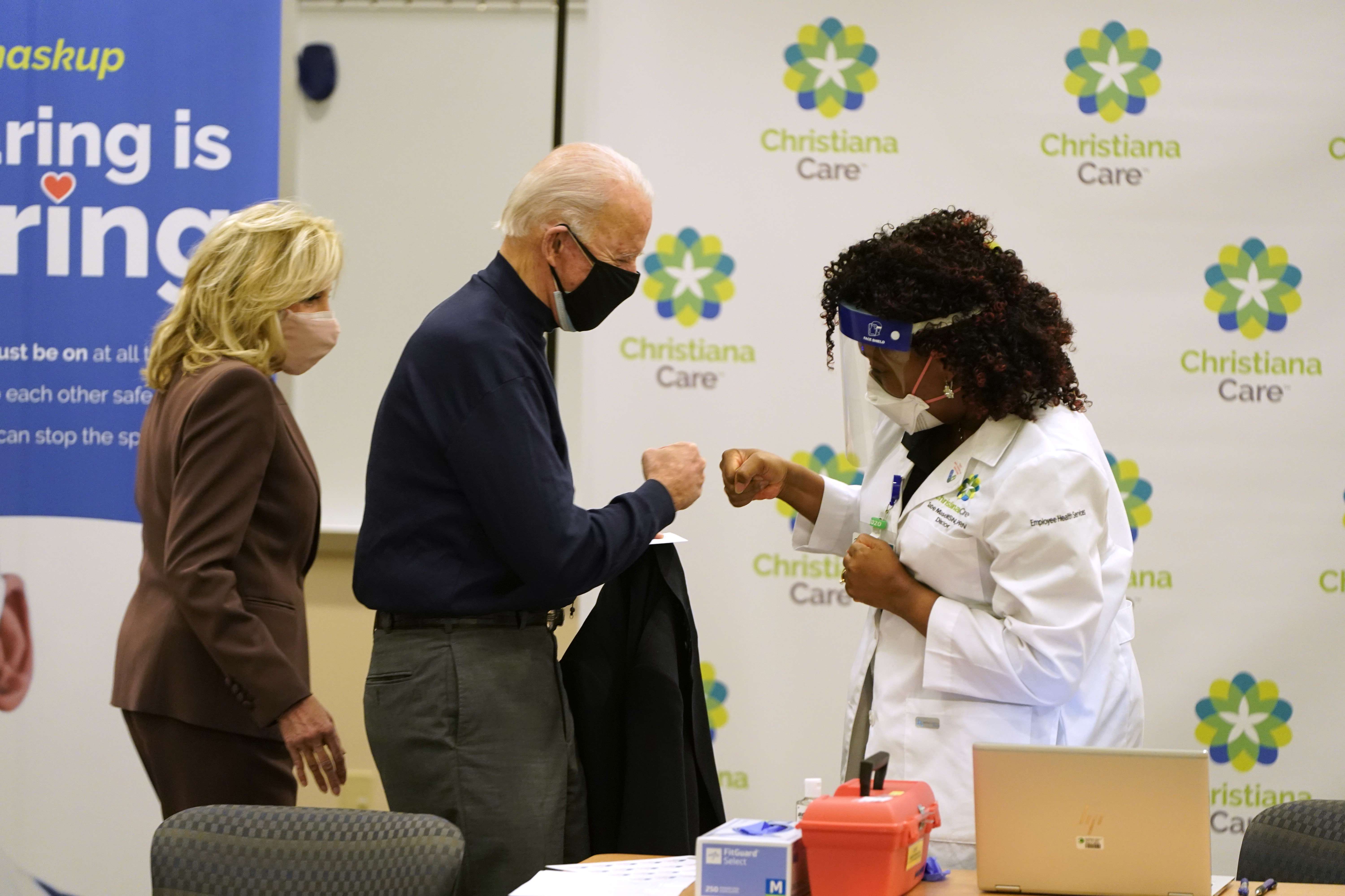 Joe Biden Mendapat Dosis Pertama Vaksin Corona Pfizer