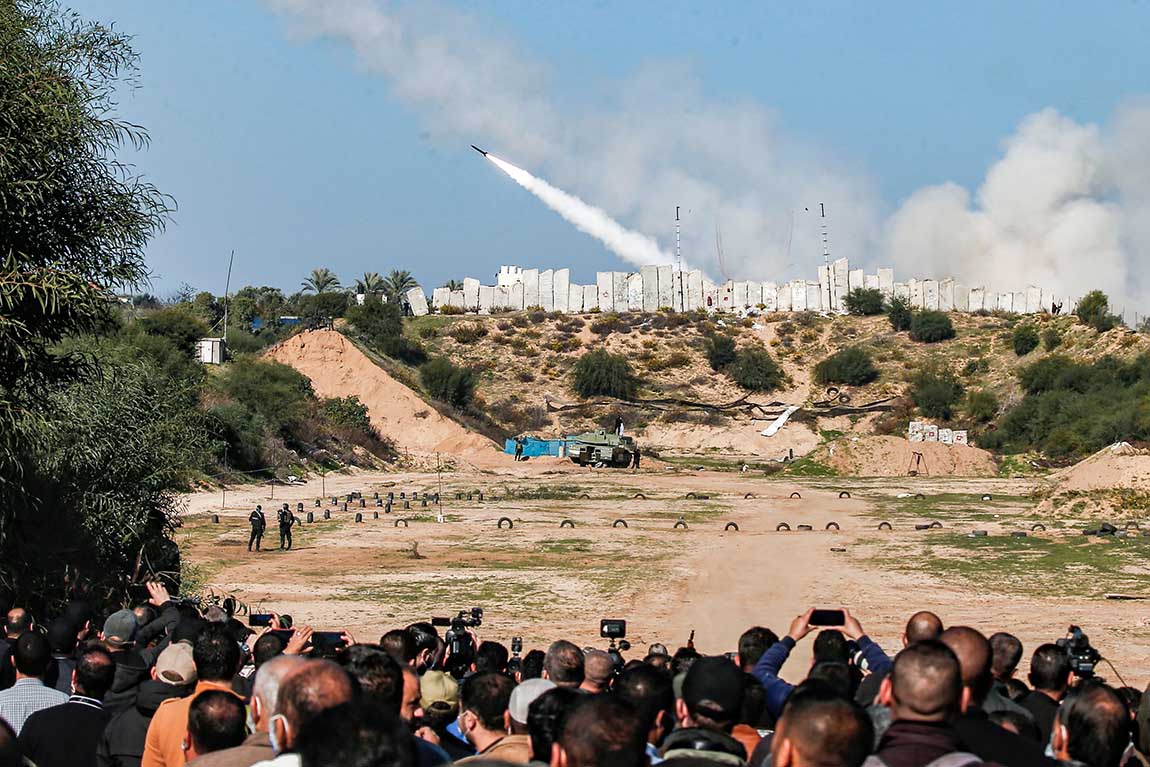 Latihan Militer Peringati Konflik dengan Israel