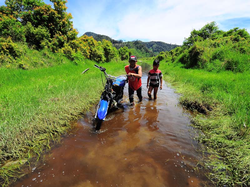 Akses Jalan Desa Terpencil Di Kerinci