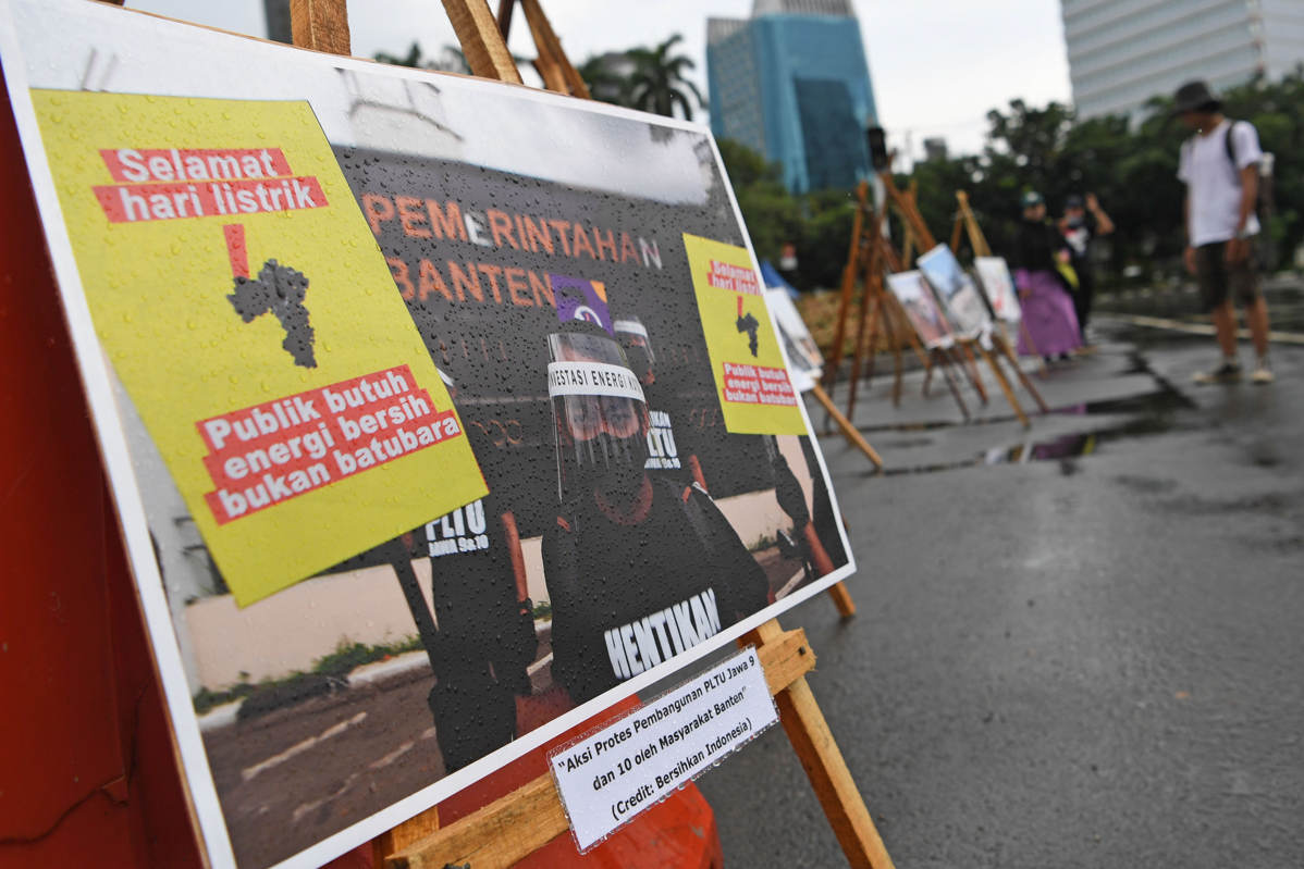 Aksi Tolak Revisi UU Minerba dan UU Cipta Kerja 