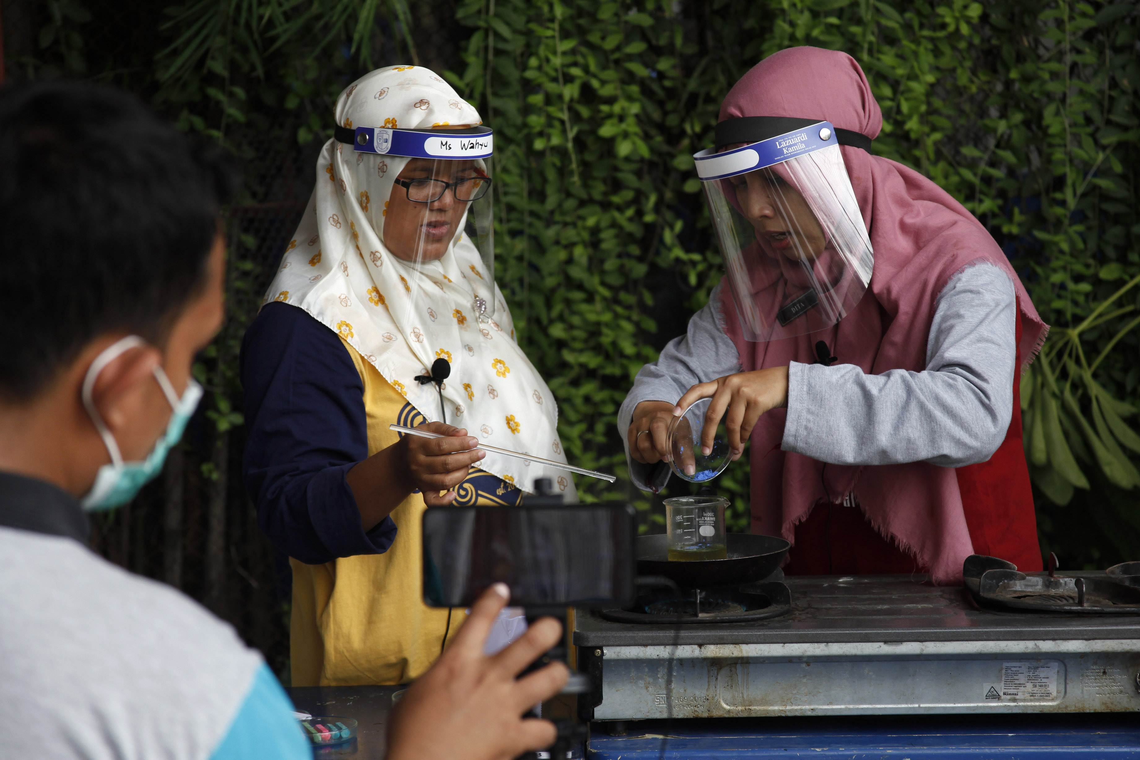 Memanfaatkan Limbah Minyak Goreng Bekas