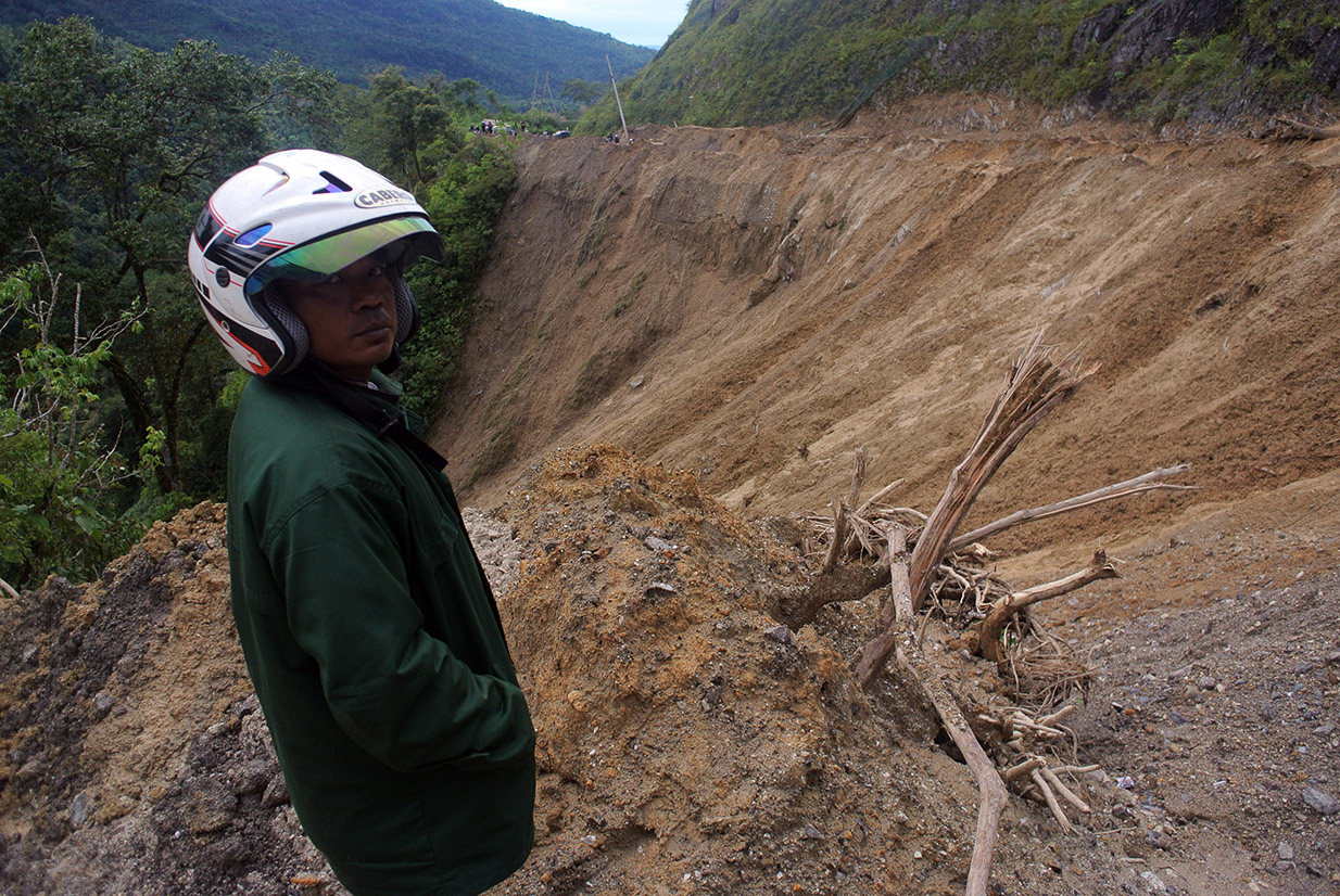 Jalur alternatif Padang - Bukittinggi Longsor