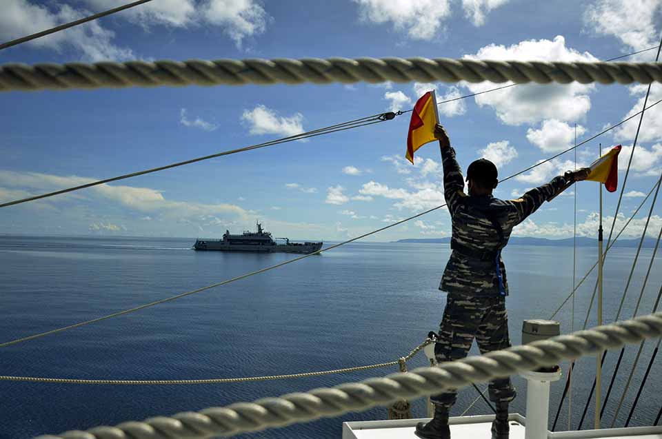 Latihan Bersama KRI Teluk Lada-521