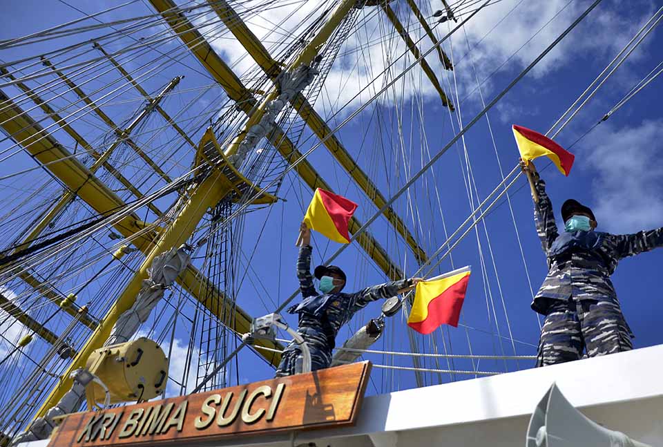 Latihan Bersama KRI Teluk Lada-521