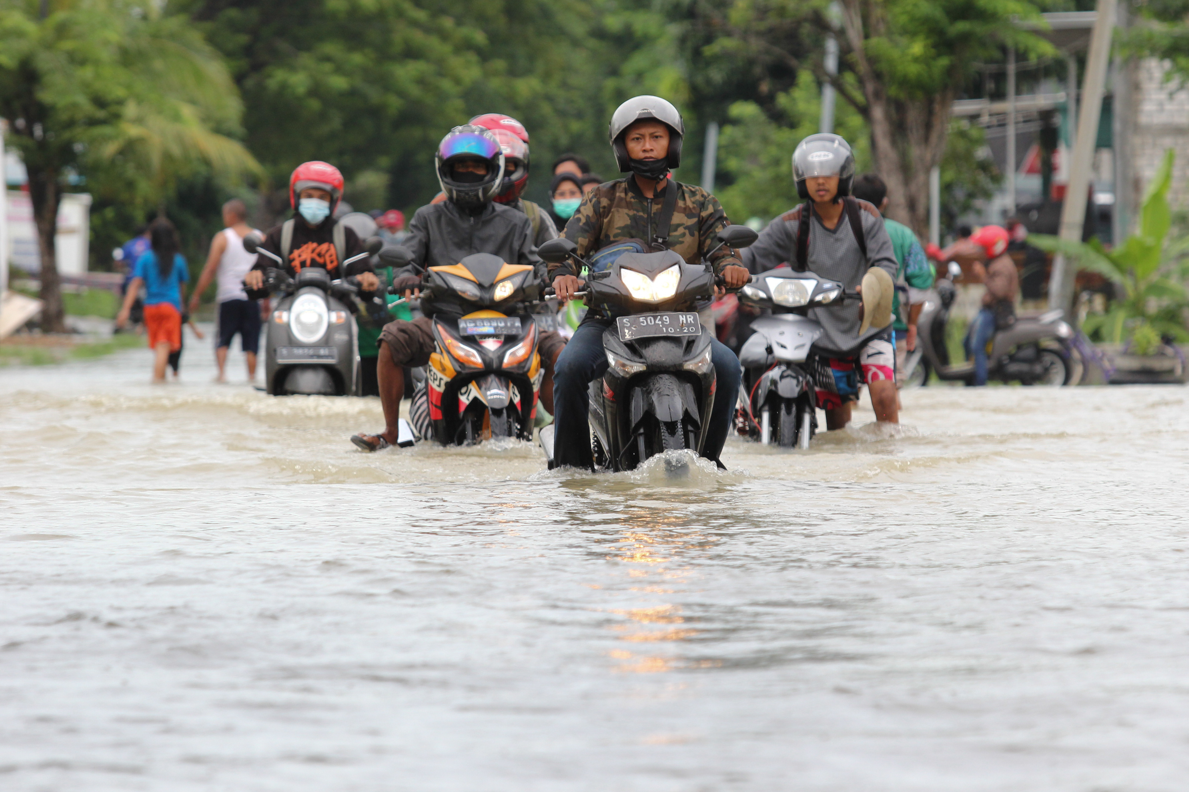 Banjir di Jalan Benjeng Kabupaten Gresik