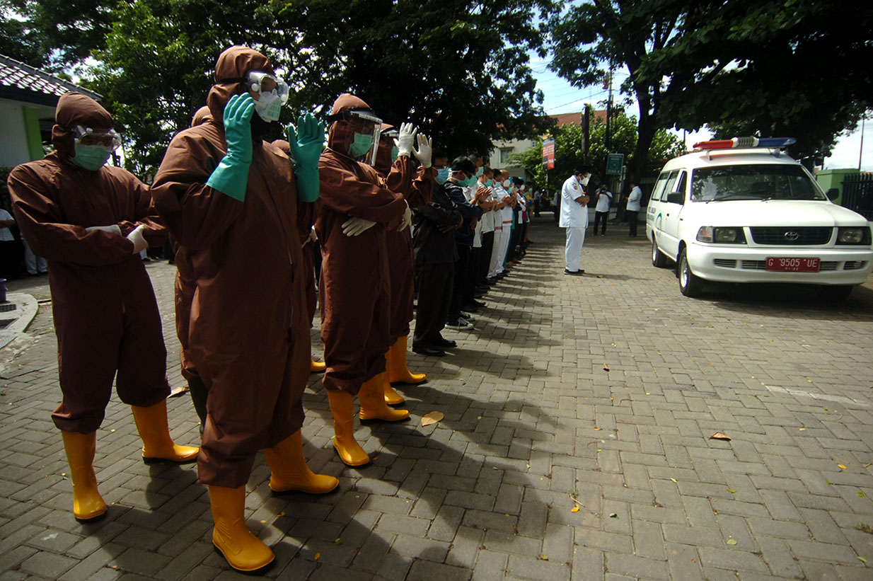Penghormatan Terakhir Tenaga Kesehatan Terpapar COVID-19