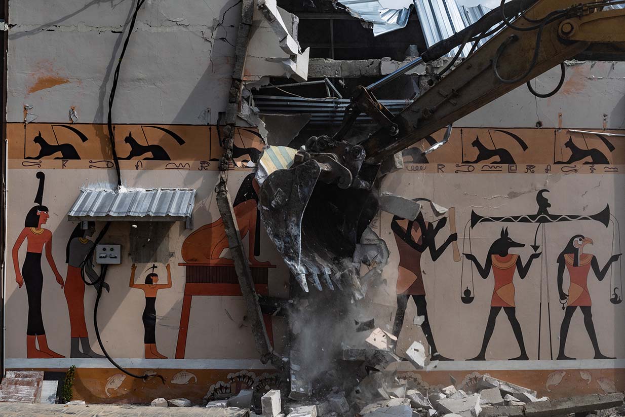 Pembongkaran Tempat Karaoke Ilegal