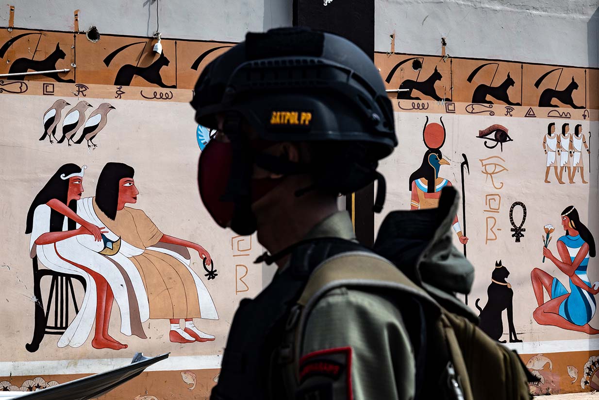 Pembongkaran Tempat Karaoke Ilegal