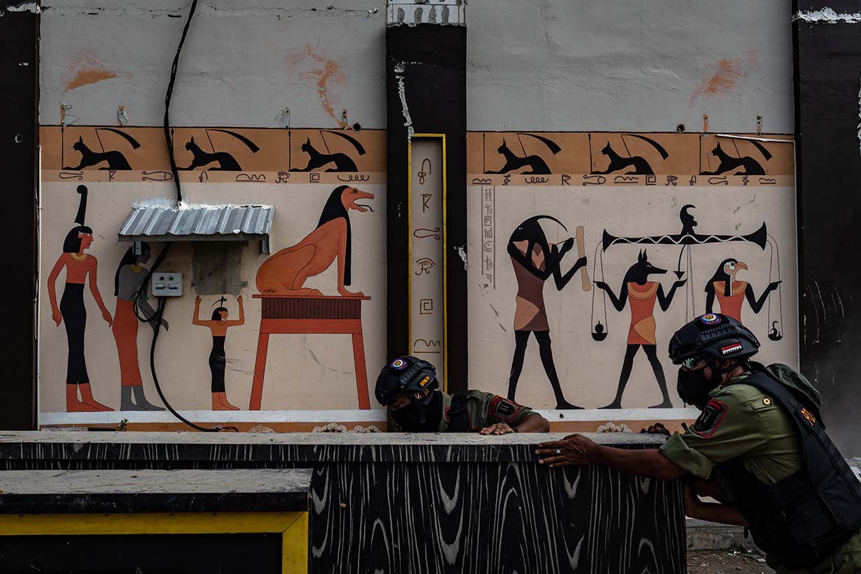 Pembongkaran Tempat Karaoke Ilegal