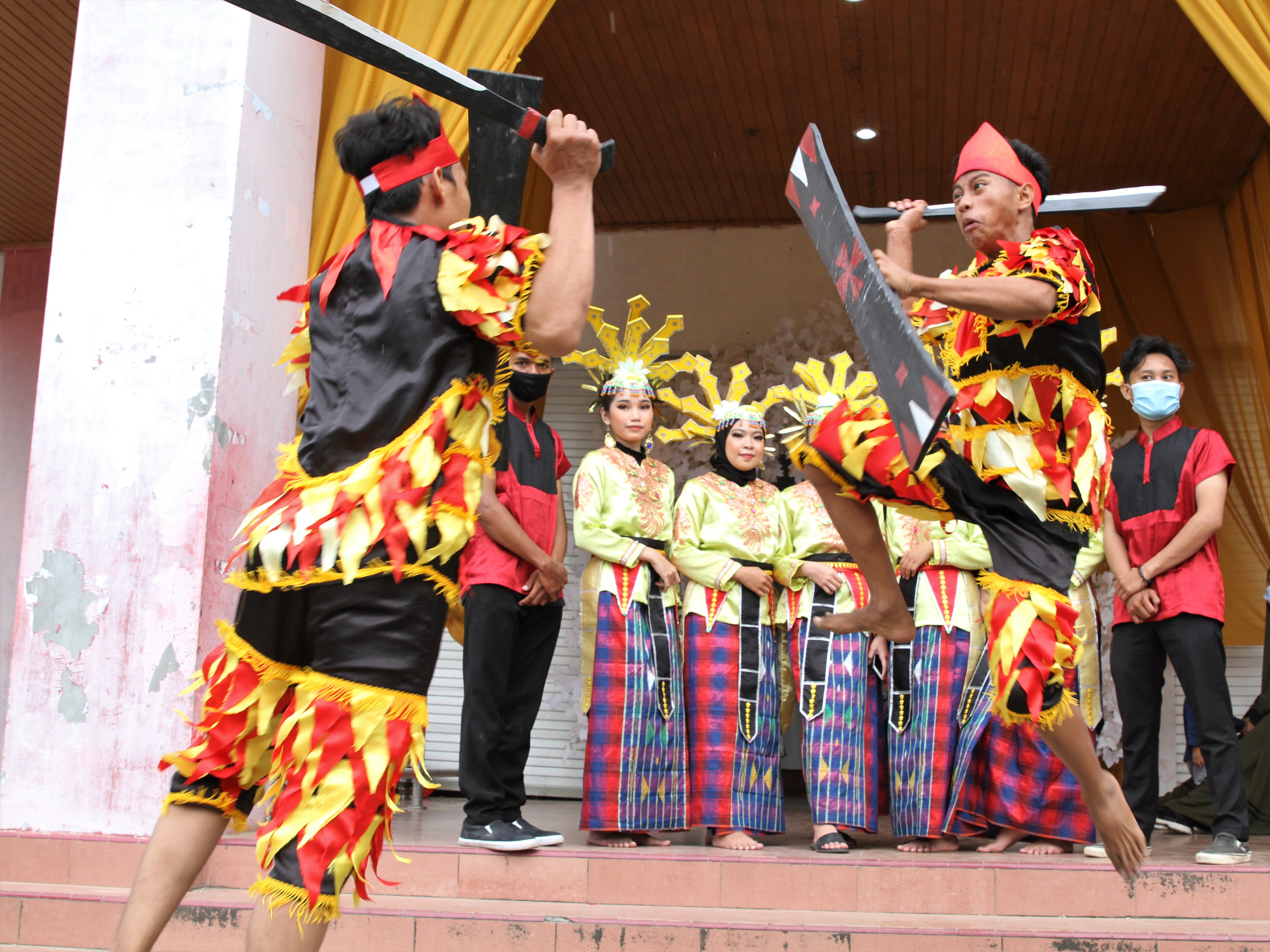  Tari Omuara Adat Suku Tolaki