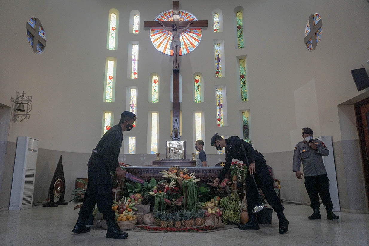 Sterilisasi Jelang Ibadah Hari Natal