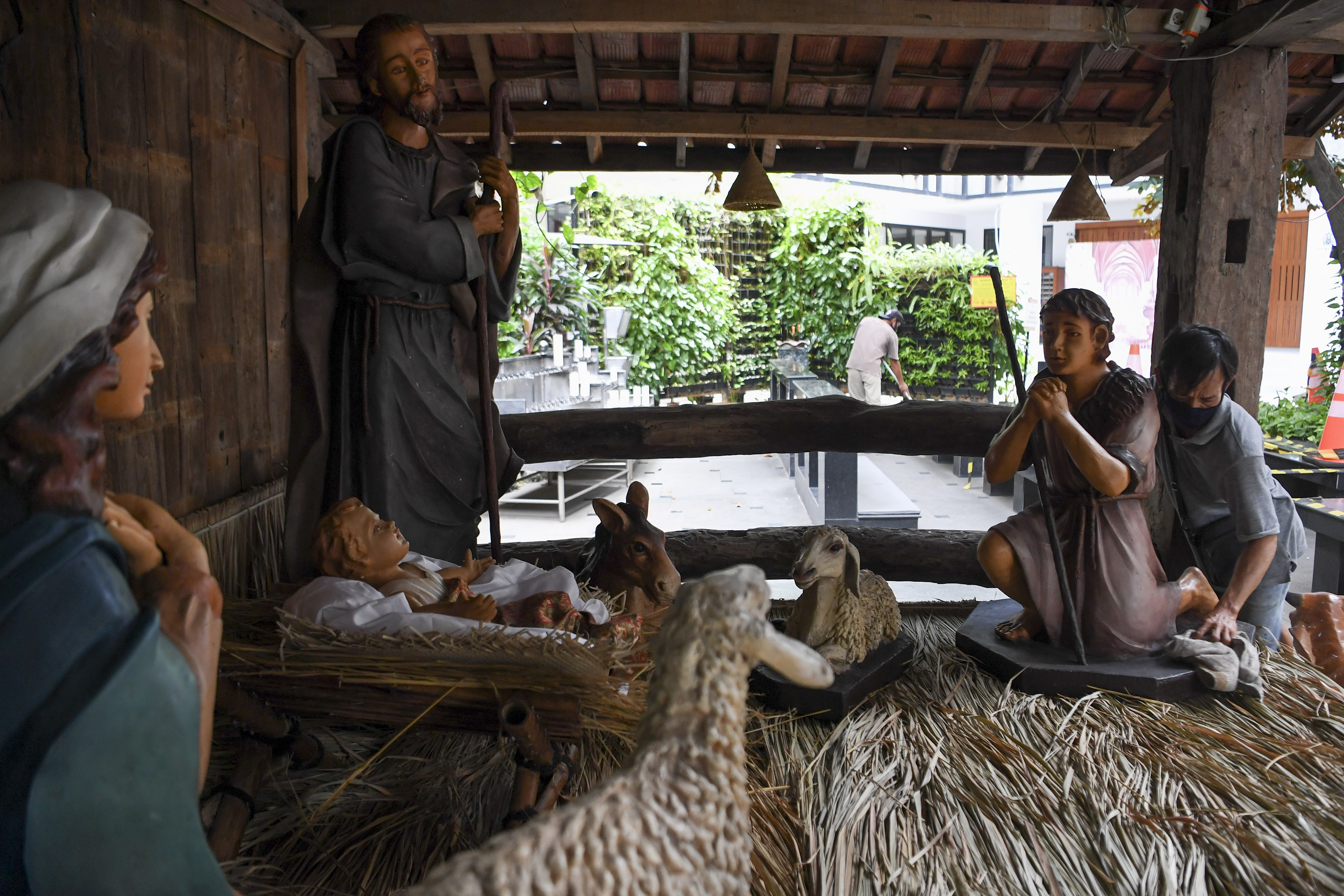 Persiapan Jelang Ibadah Natal Gereja Katedral