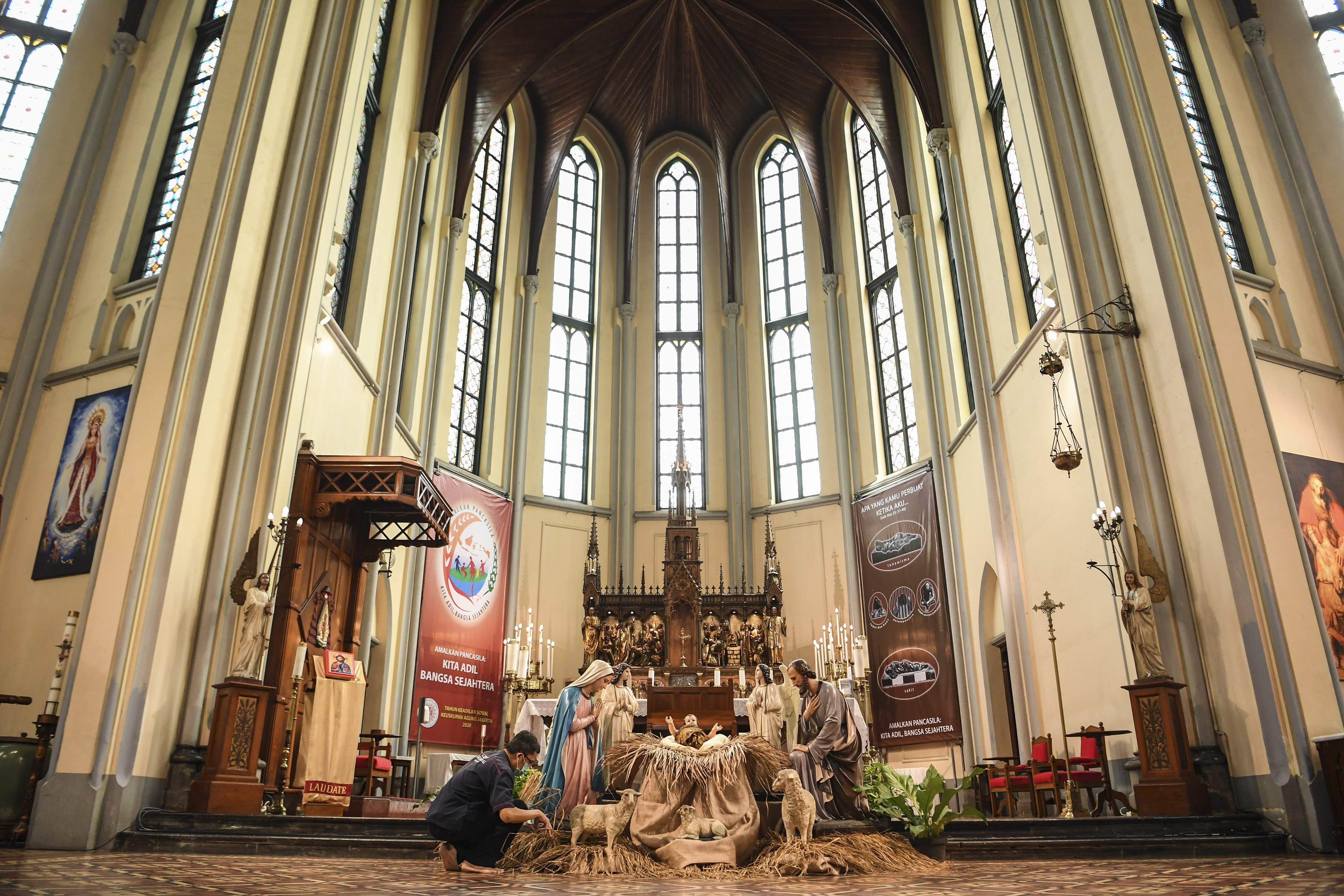 Persiapan Jelang Ibadah Natal Gereja Katedral