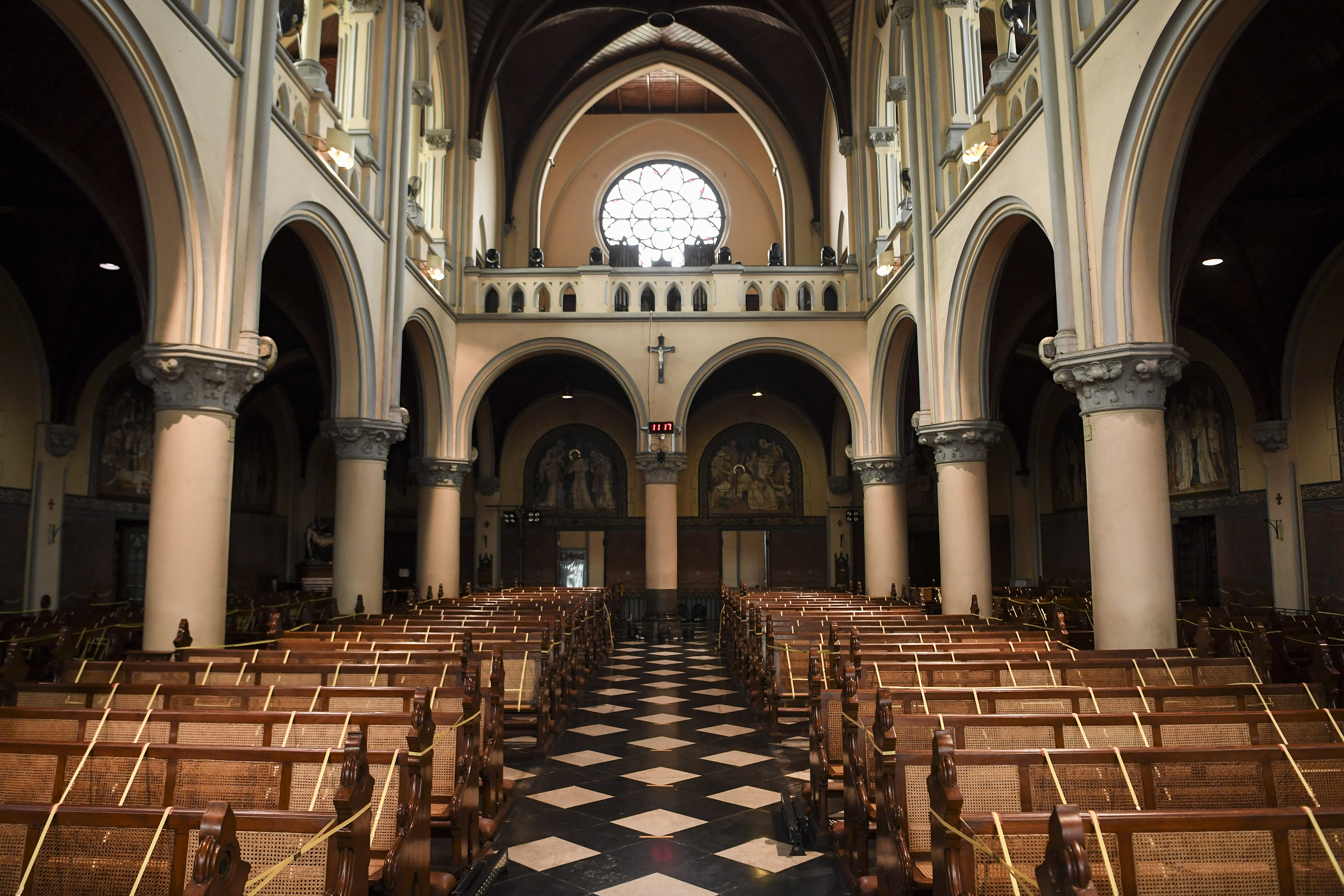 Persiapan Jelang Ibadah Natal Gereja Katedral