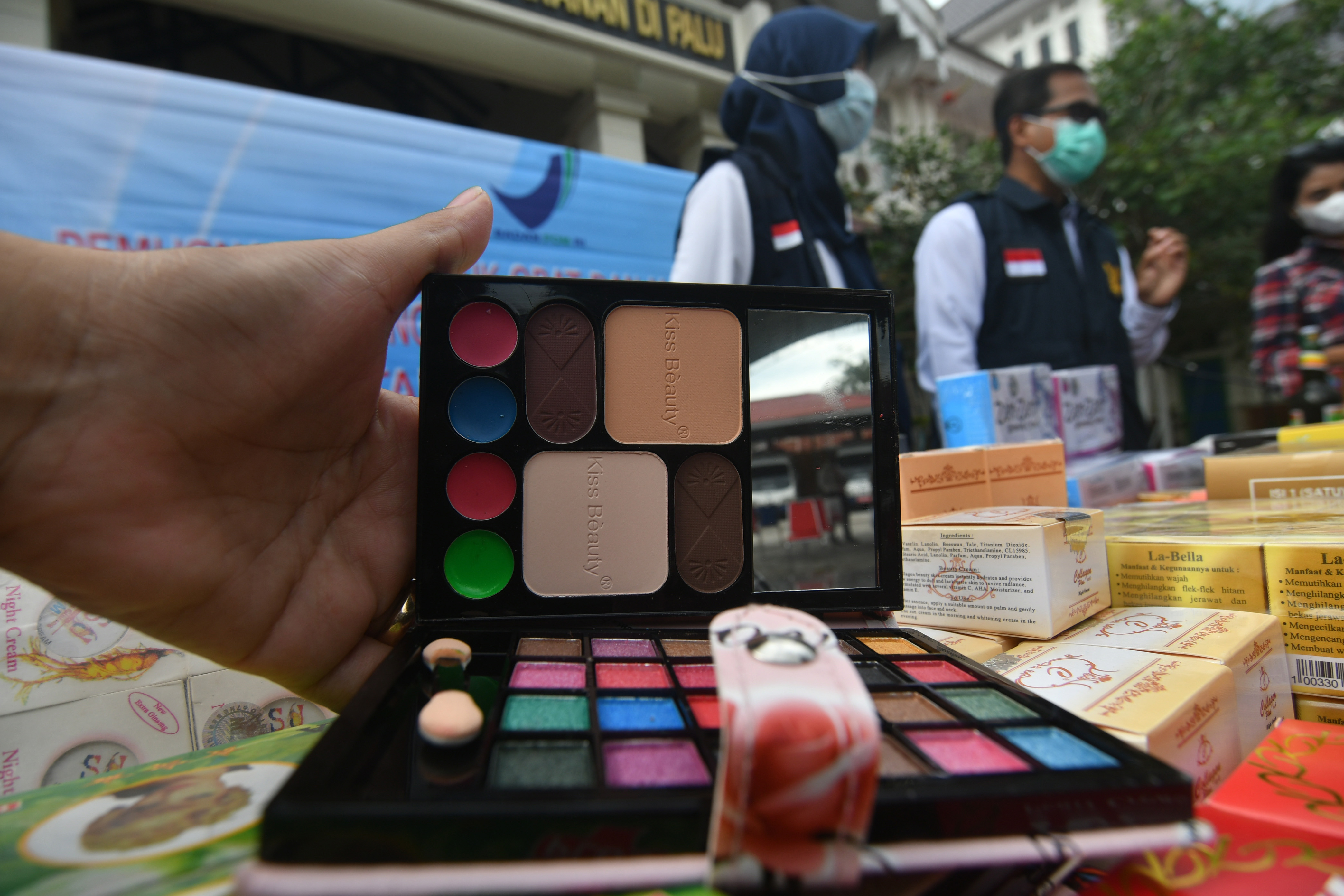 Pemusnahan Kosmetik Dan Obat-Obatan Ilegal