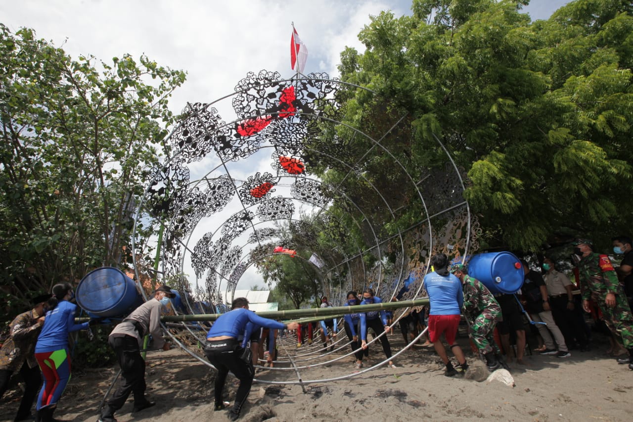 Terumbu Karang Karya Seniman Teguh Ostenrik 