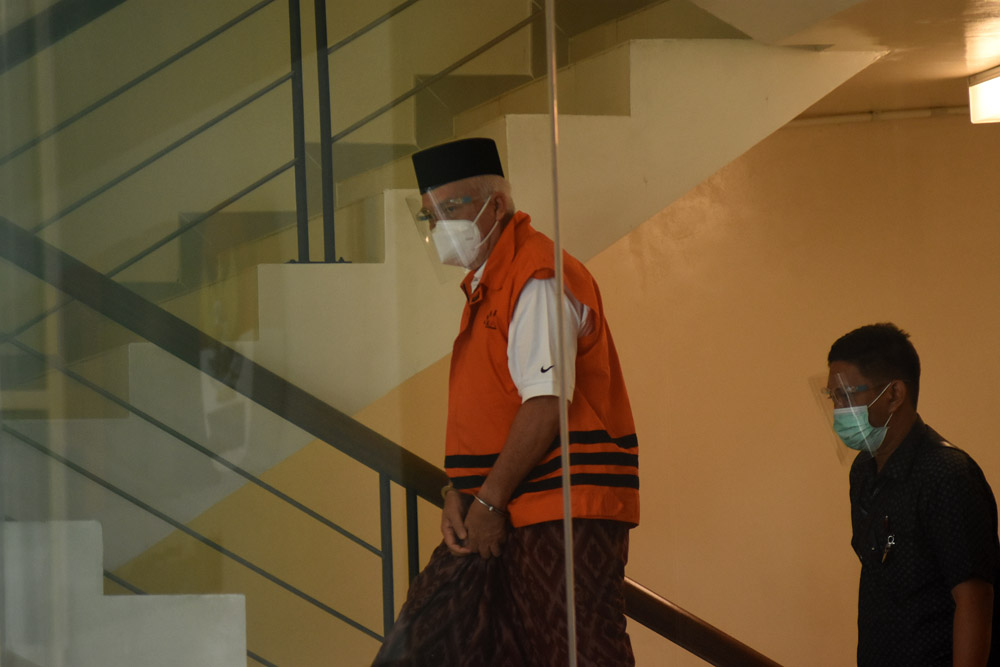 Pemeriksaan Perdana Bupati Banggai Laut Nonaktif